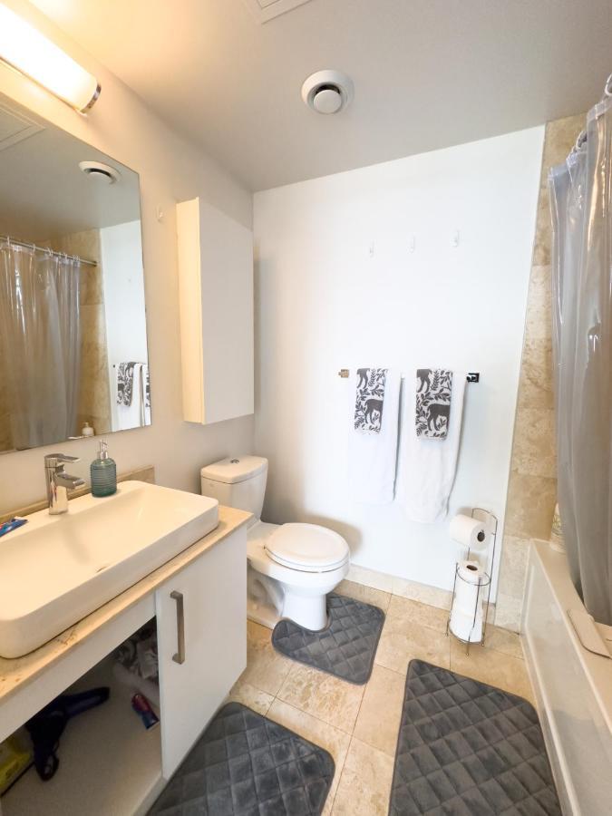 Luxury 2 Bedrooms With Lakeview Cn Tower Entertainment District Rogers Centre Toronto Exteriör bild