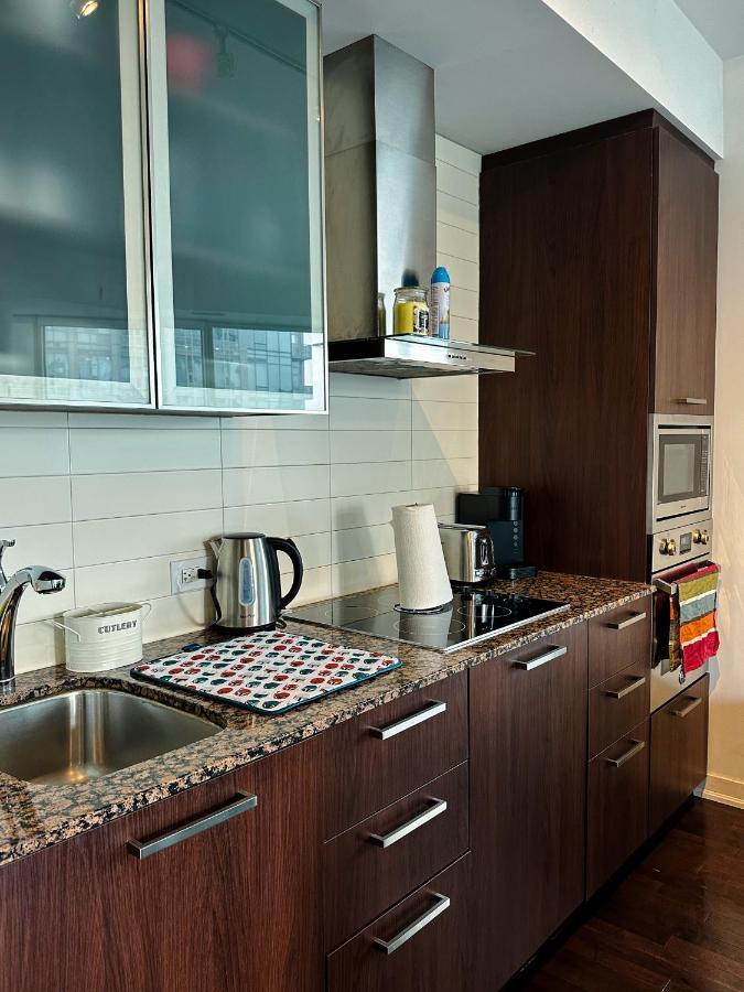 Luxury 2 Bedrooms With Lakeview Cn Tower Entertainment District Rogers Centre Toronto Exteriör bild